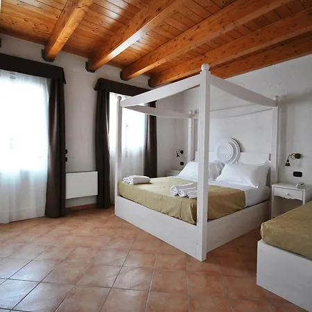 Tenuta Kyrios Con Piscina Farm stay Borgagne